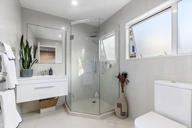 16 Windfall Grove Greenhithe_15