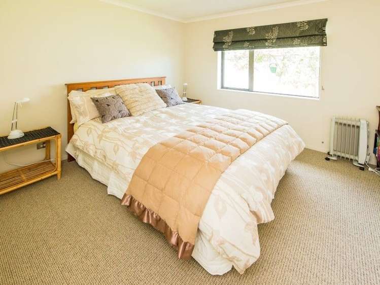 6 Lithgow Drive Otamatea_13