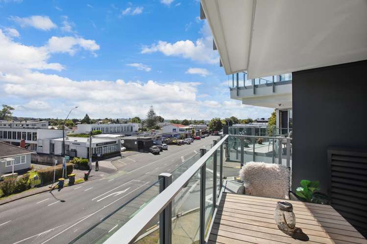 2A/84 Gunner Drive Te Atatu Peninsula_19
