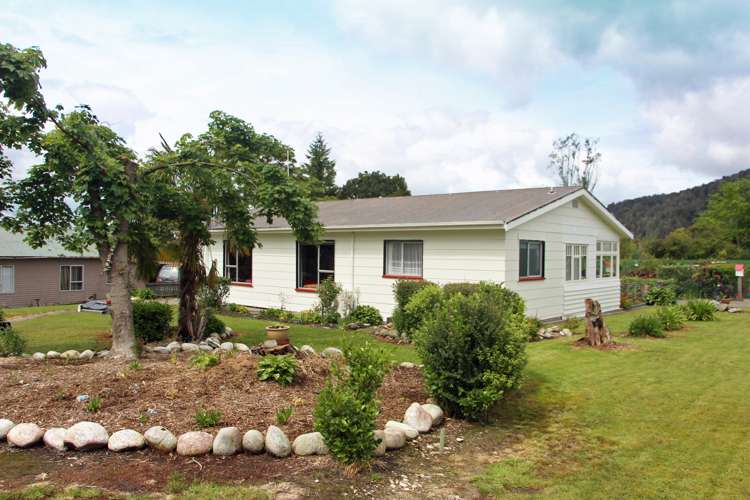 22 Denston Street Blackball_18