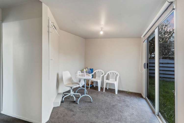 2/41 Challen Close Conifer Grove_10