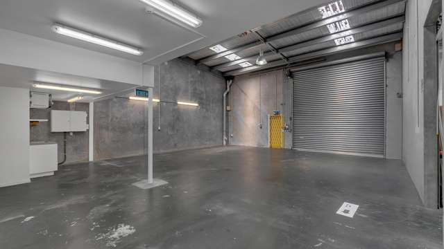 3 and 4/18 Taurus Place Bromley_3