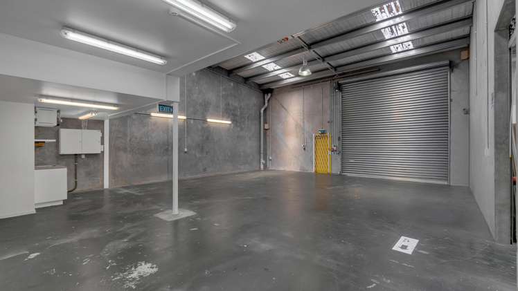 3 and 4/18 Taurus Place Bromley_3