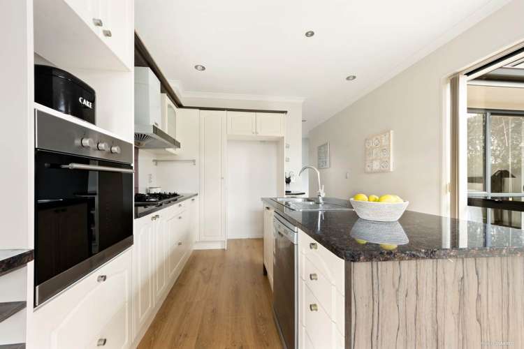 24 Gibbston Crescent Flat Bush_6