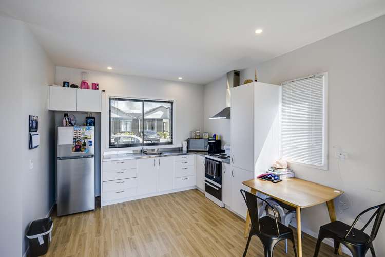 Units 3, 4, and 5/1018 Plunket Street_3