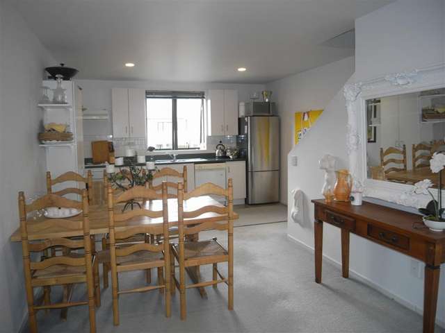 7/27 Rossmay Terrace Mount Eden_4