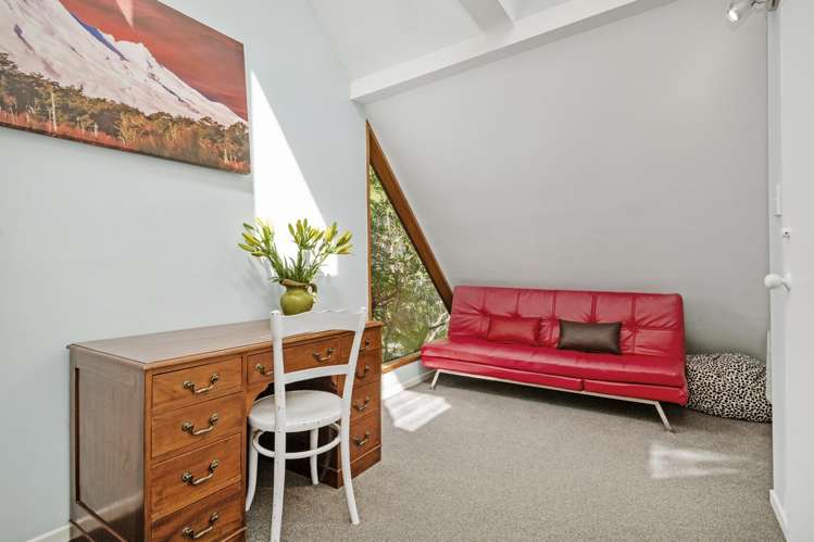 3A Whiorau Grove Lowry Bay_24