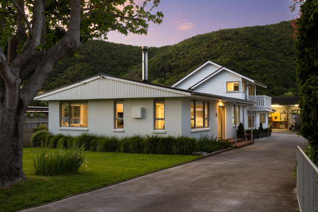 Big shed and lots of beds on Beach Road