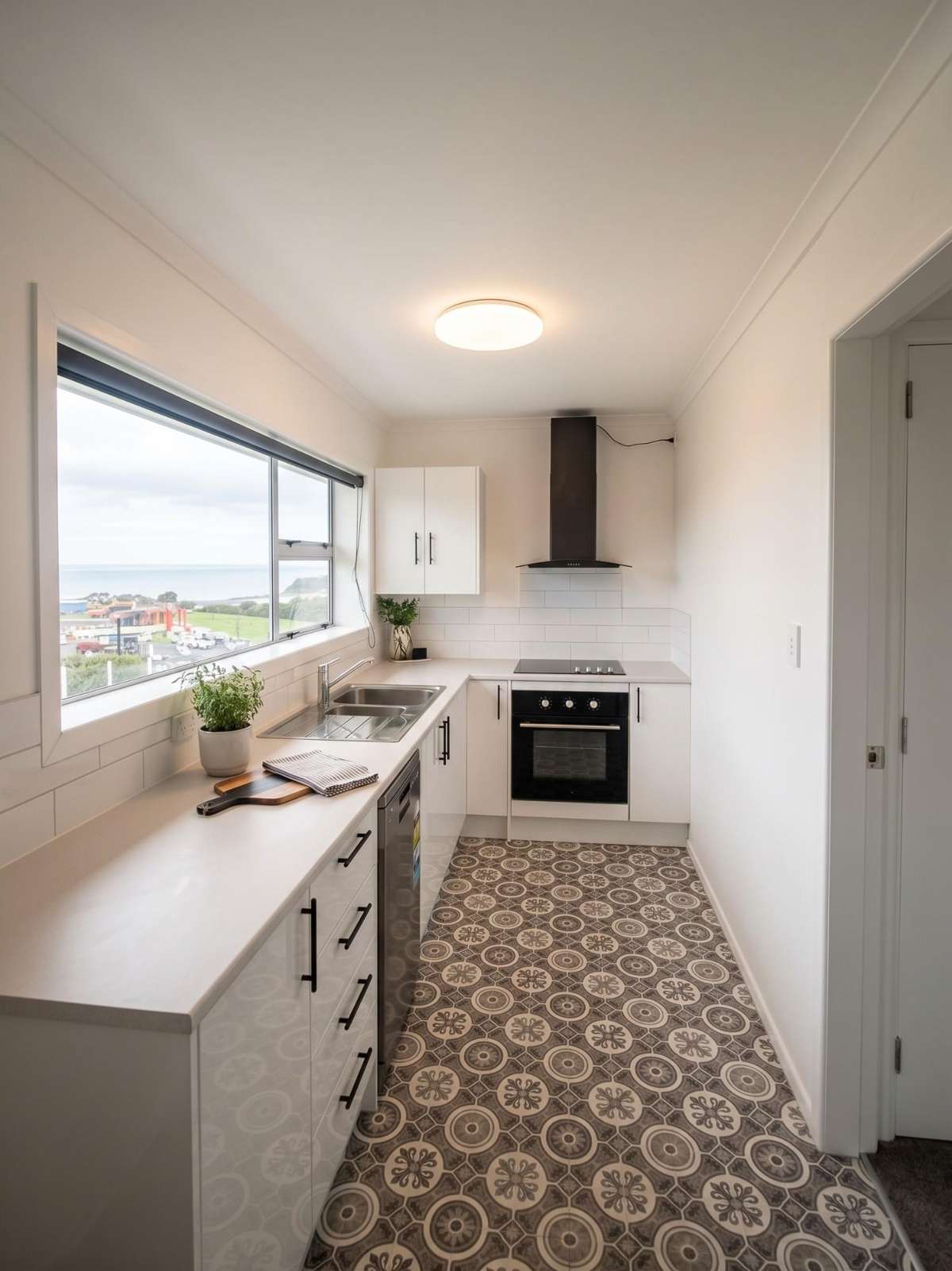 Modern Living with Beautiful Sea Views 1