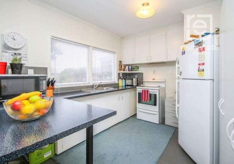 21 McClintock Road Massey_10