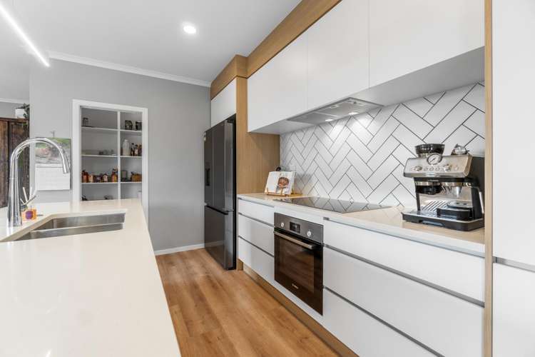 55 Whites Way_5
