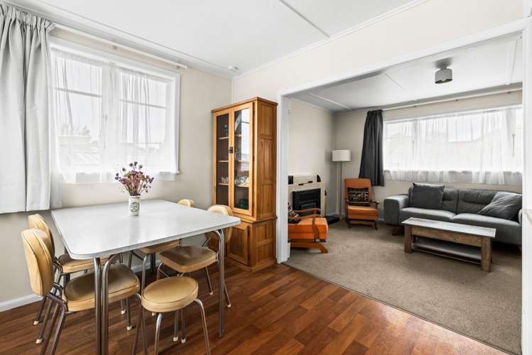 1215 Norfolk Crescent Mayfair_5