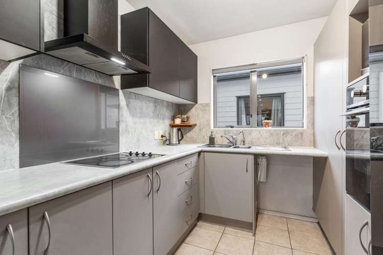 8/3 Hulme Place Henderson_3