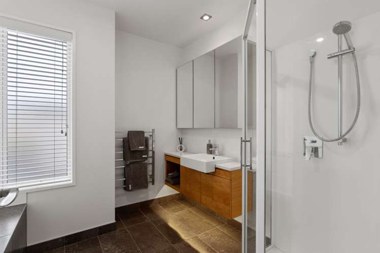 5 Lakebridge Place Parklands_16