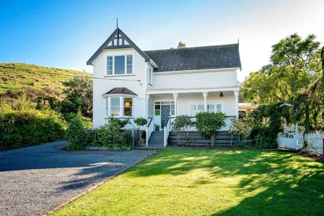 Vineyard Views and Vintage Charm
