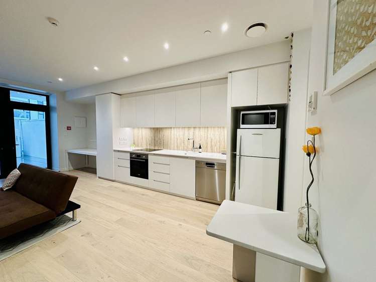 120/223A Green Lane West Epsom_19
