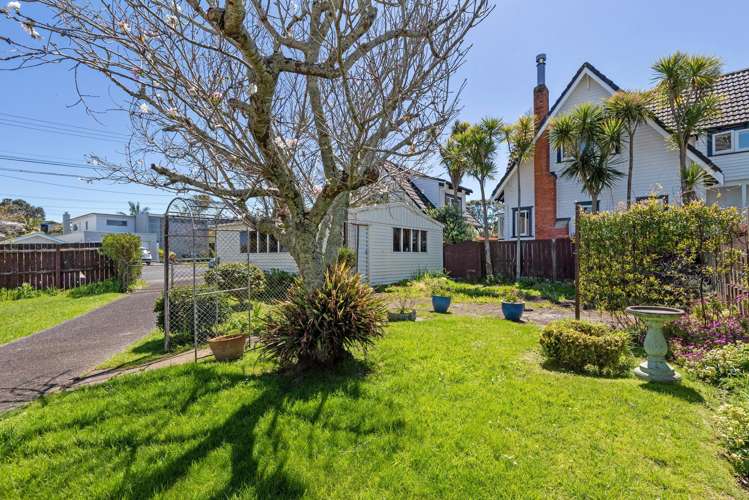 18 Old Lake Road Narrow Neck_7