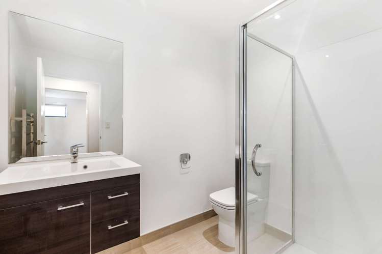 211/8 Thompson Park Road Mount Wellington_11