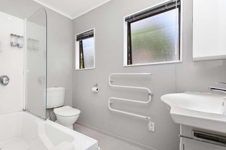 9A Kowhai Street Tawa_13