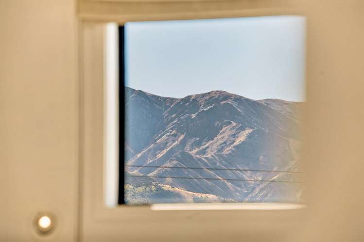 178 Burdon Loop Lake Hawea_23