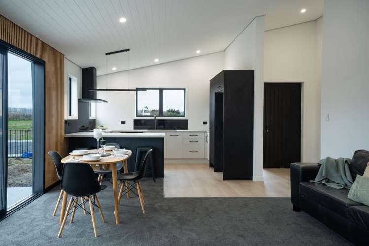 17 Meadowbank Drive_1