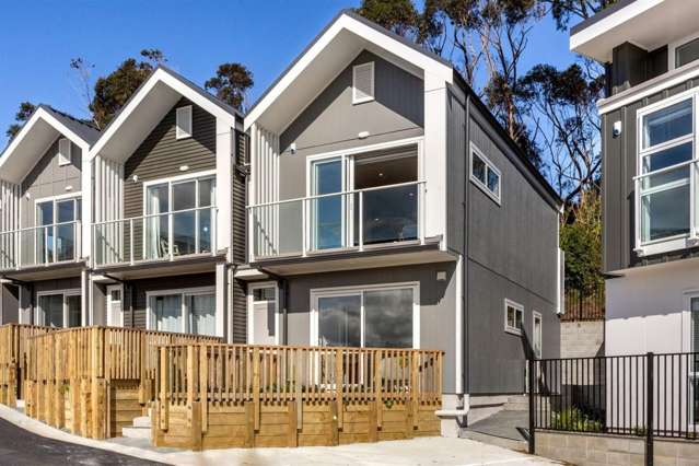 Modern 3-Bedroom Townhouse Views, Sun & Outdoor Living