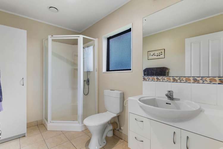 208 Burtt Road Paerata_11