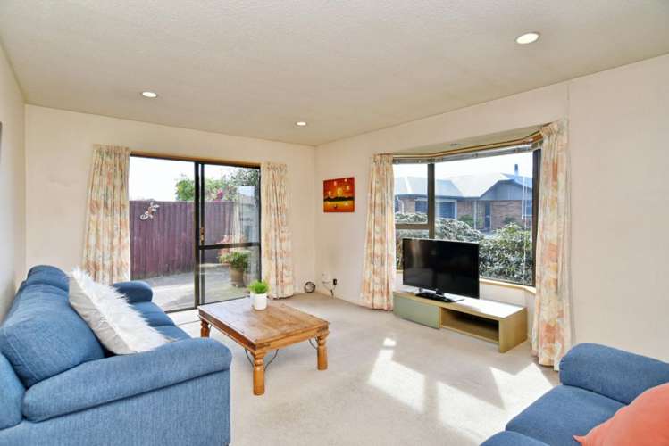 2/54 Ben Nevis Drive Broomfield_1