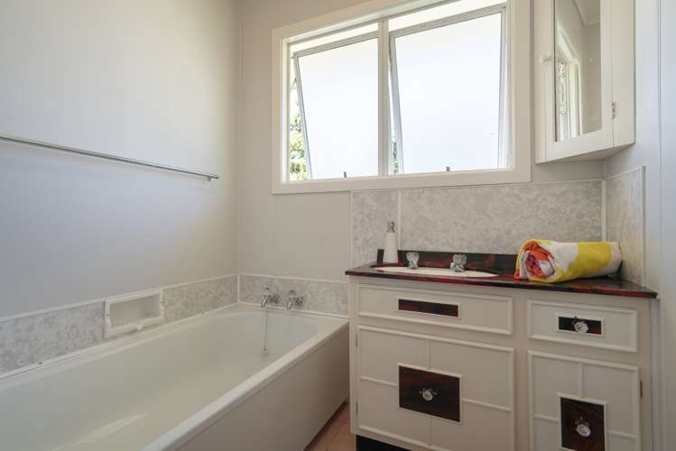 7 Marine Parade Cooks Beach_9