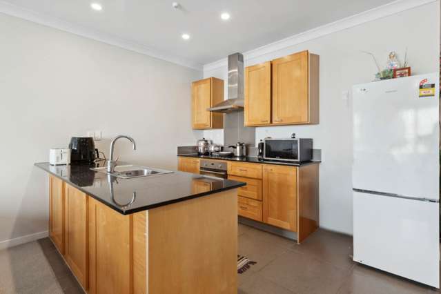 203-2 Gracechurch Drive Flat Bush_2