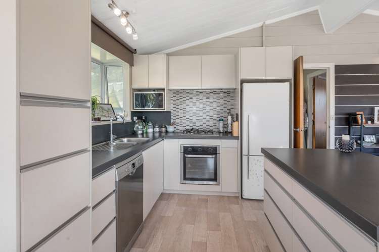 115 Basley Road Owhata_3