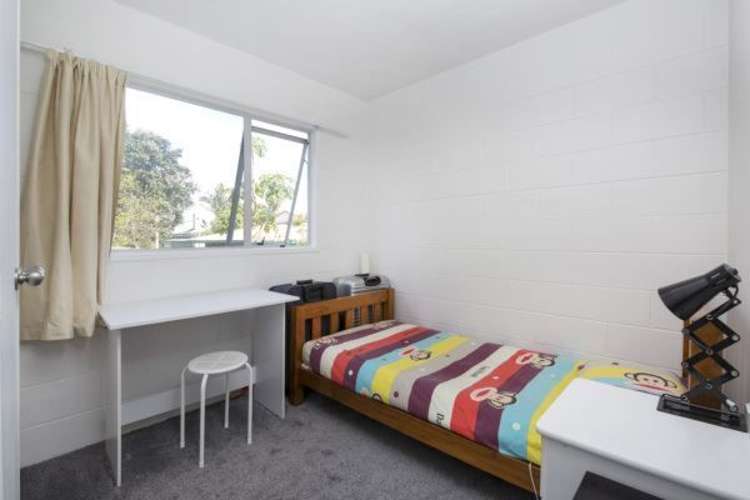 2/2 Seaview Terrace Mount Albert_13