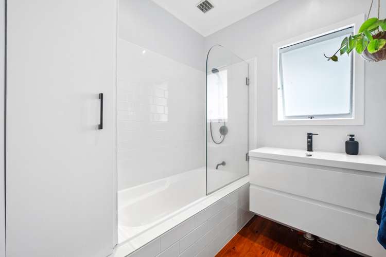 20 Bradbury Road Botany Downs_19