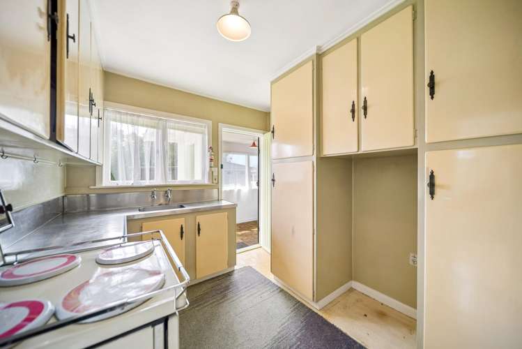 8 Robertson Road Mangere_10
