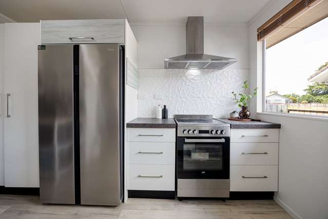 46 Elmwood Crescent Pukete_3