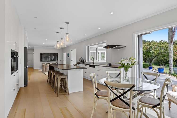 45 Hardens Lane Paremoremo_14