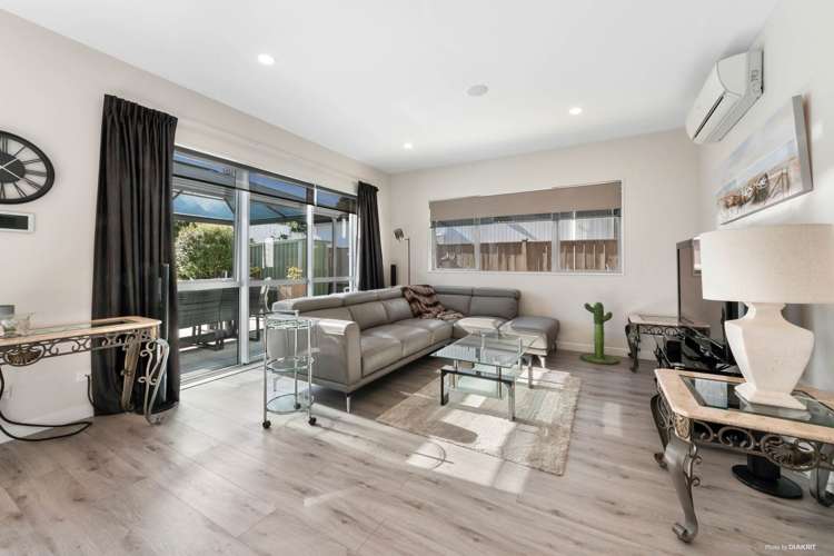 6 Thomas Rielly Avenue Hobsonville_7