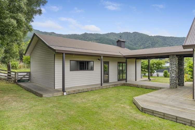 28 Lady Cobham Grove Anakiwa and Surrounds_20