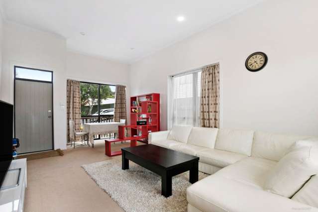 8/2 Swan Hill Drive Glen Eden_1