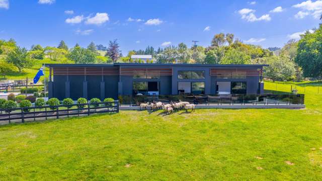 Luxury lifestyle retreat on 2 ha