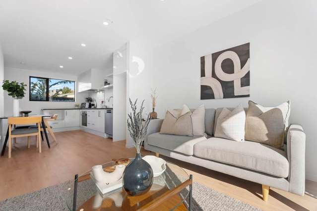 4/3 Derrett Place Mangere Bridge_2