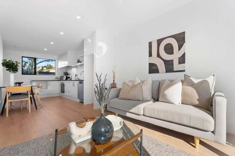 4/3 Derrett Place Mangere Bridge_2