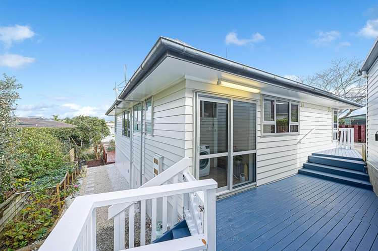 8A Gloria Avenue Te Atatu Peninsula_16