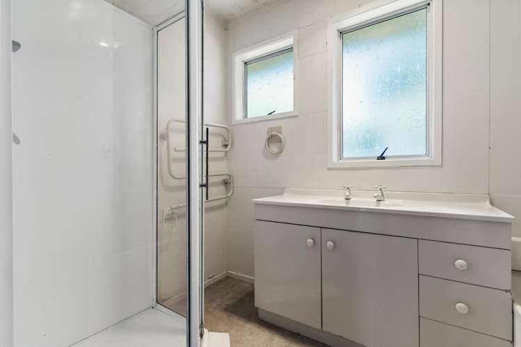 21 Hewlett Road Massey_11