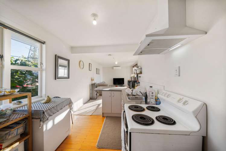 42 Cobham Crescent Kelston_16