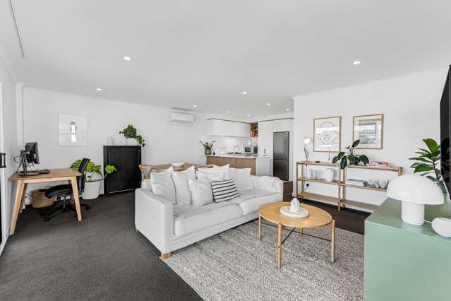 201/28 Shortfin Place Flat Bush_2