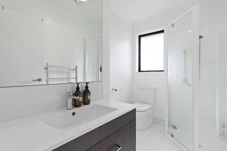 10 Inuwai Street Glenview_10