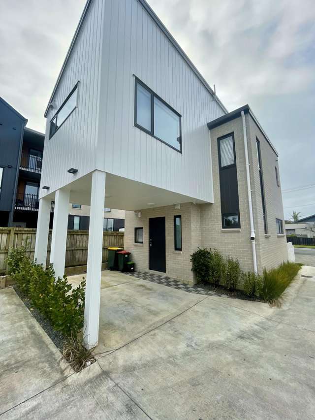 Immaculate | Sunny | Prime Location