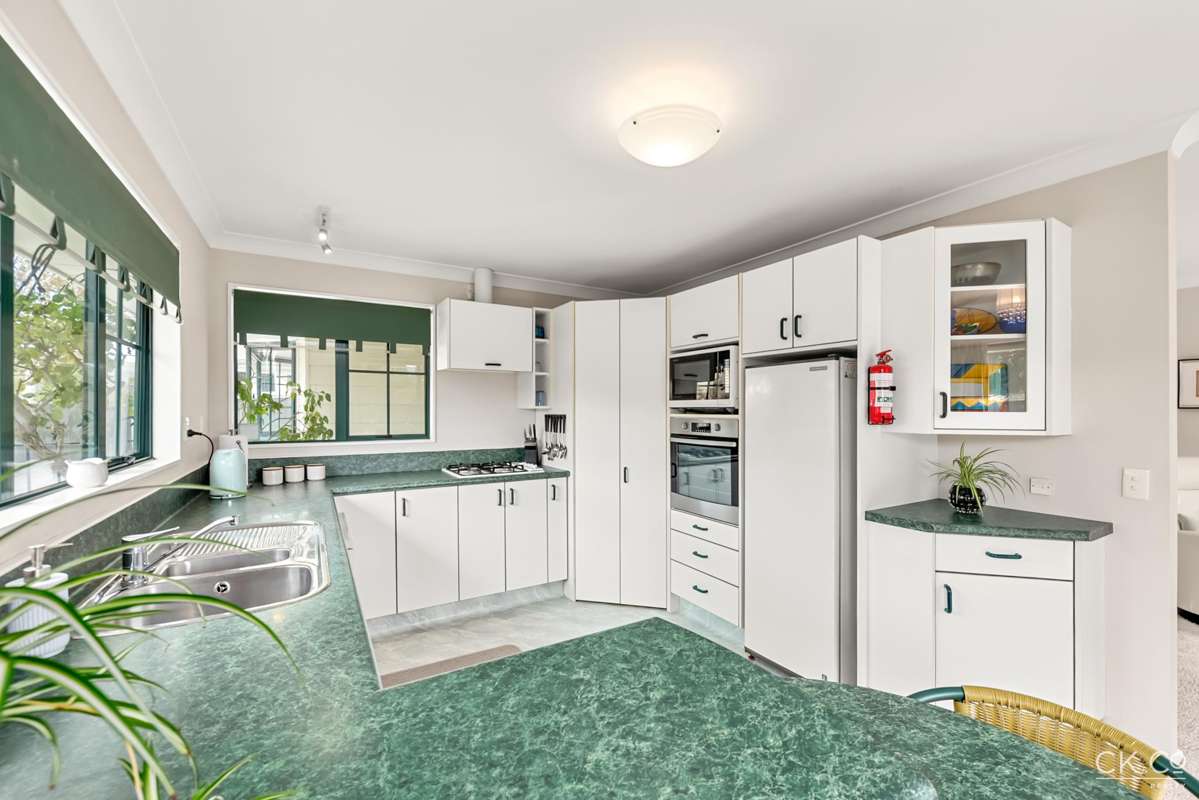 2/118 Whites Line East_3