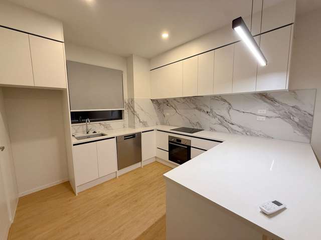 3 Bedroom, 3.5 Bath Townhouse with Stunning Sunset